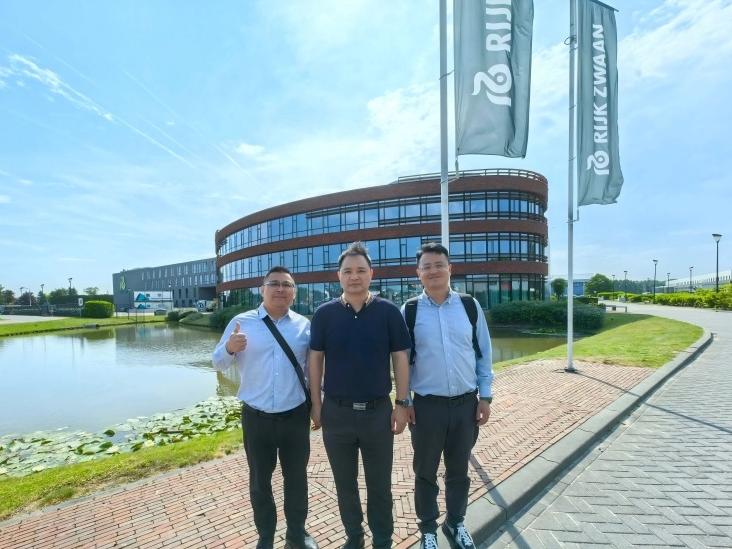 GreenTech Amsterdam: Growing System From TOP Greenhouse